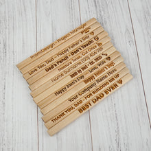 Įkelti vaizdą į galerijos rodinį, Natūralaus Medžio Dailidės Pieštukas, Unikali Dovana Vyrui, Tėčiui, Statybininkui