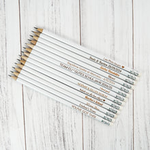 Įkelti vaizdą į galerijos rodinį, Išskirtiniai Balti Mediniai HB Pieštukai su Graviravimu, Unikali Dovana