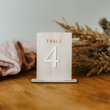 Įkelti vaizdą į galerijos rodinį, Natūralus Mediniai Stalo Numeriai Vestuvėms, Šventinio Stalo Dekoracija
