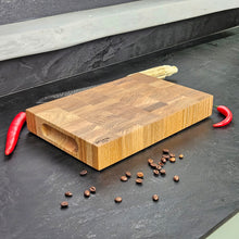 Įkelti vaizdą į galerijos rodinį, Rankų Darbo Ažuolinė Pjaustymo Lenta Kasdieniam Naudojimui, Puiki Dovana Gimtadieniui