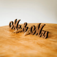 Įkelti vaizdą į galerijos rodinį, Šventiniai MR & MRS Ženklai iš Medžio, Vestuvėms, Sužadėtuvėms, Fotosesijoms