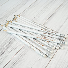 Įkelti vaizdą į galerijos rodinį, Išskirtiniai Balti Mediniai HB Pieštukai su Graviravimu, Unikali Dovana