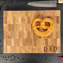 Įkelti vaizdą į galerijos rodinį, Personalizuota Ąžuolinė Pjaustymo Lenta, Praktiška Virtuvės Detalė, Puiki Dovana Vestuvėms ar Įkurtuvėms