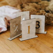 Įkelti vaizdą į galerijos rodinį, Minimalistiniai Pilki Mediniai Stalo Numeriai Renginiams, Stalo numeracija Restoranams