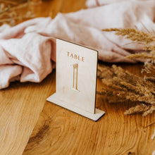 Įkelti vaizdą į galerijos rodinį, Natūralus Mediniai Stalo Numeriai Vestuvėms, Šventinio Stalo Dekoracija