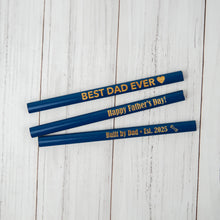 Įkelti vaizdą į galerijos rodinį, Graviruotas Mėlynas Dailidės Pieštukas, Įrankis Dirbtuvėms, Graviruotas Suvenyras, Dovana Tėčiui