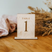 Įkelti vaizdą į galerijos rodinį, Natūralus Mediniai Stalo Numeriai Vestuvėms, Šventinio Stalo Dekoracija