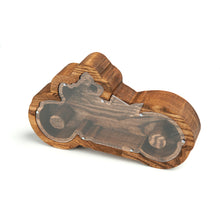 Įkelti vaizdą į galerijos rodinį, Medinė taupyklė motociklas ( 2 dydžiai, 3 spalvos, graviravimas)