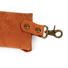 Įkelti vaizdą į galerijos rodinį, Odinis šuns skanėstų dėklas