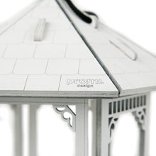 Įkelti vaizdą į galerijos rodinį, Balta medinė paukščių lesyklėlė, Gazebo formos paukščių namelis