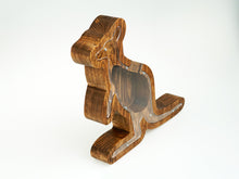 Įkelti vaizdą į galerijos rodinį, Medinė taupyklė kengūra (ruda, graviravimas)