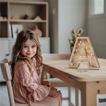 Įkelti vaizdą į galerijos rodinį, Vardinė Medinė Taupyklė Vaikams, Raidės Formos Pinigų Dėžutė su Vardu