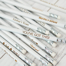 Įkelti vaizdą į galerijos rodinį, Išskirtiniai Balti Mediniai HB Pieštukai su Graviravimu, Unikali Dovana