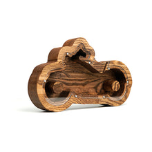 Įkelti vaizdą į galerijos rodinį, Medinė taupyklė motociklas ( 2 dydžiai, 3 spalvos, graviravimas)