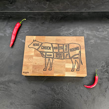 Įkelti vaizdą į galerijos rodinį, Individuali Ąžuolinė Pjaustymo Lenta su Graviruotu Piešiniu, Ideali Dovana Virtuvei ir Griliui