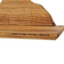 Įkelti vaizdą į galerijos rodinį, Medinė Lentyna su Everesto Kalno Siluetu, Dekoratyvus Sieninis Akcentas