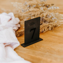 Įkelti vaizdą į galerijos rodinį, Juodi Mediniai Stalo Numeriai Vestuvėms, Stalo Numeracija Šventėms