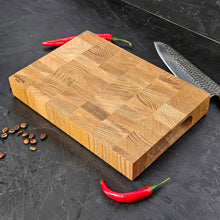 Įkelti vaizdą į galerijos rodinį, Rankų Darbo Ažuolinė Pjaustymo Lenta Kasdieniam Naudojimui, Puiki Dovana Gimtadieniui
