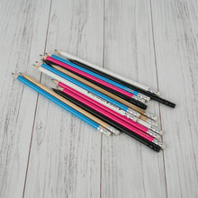 Įkelti vaizdą į galerijos rodinį, Unikalūs Mediniai Pieštukai su Graviravimu, Prasmingos Dovanos Vestuvėms, Krikštynoms ir Kitoms Progoms