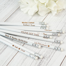 Įkelti vaizdą į galerijos rodinį, Išskirtiniai Balti Mediniai HB Pieštukai su Graviravimu, Unikali Dovana