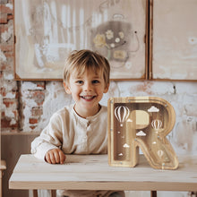 Įkelti vaizdą į galerijos rodinį, Vardinė Medinė Taupyklė Vaikams, Raidės Formos Pinigų Dėžutė su Vardu