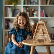 Įkelti vaizdą į galerijos rodinį, Vardinė Medinė Taupyklė Vaikams, Raidės Formos Pinigų Dėžutė su Vardu