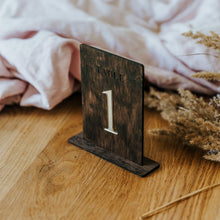 Įkelti vaizdą į galerijos rodinį, Rudi Mediniai Stalo Numeriai Gimtadieniams, Stalo Numeracija Vestuvėms, Šventėms ir Renginiams