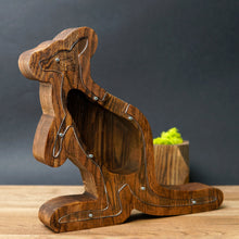 Įkelti vaizdą į galerijos rodinį, Medinė taupyklė kengūra (ruda, graviravimas)