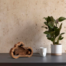 Įkelti vaizdą į galerijos rodinį, Medinė motociklo formos taupyklė