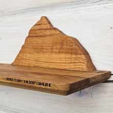 Įkelti vaizdą į galerijos rodinį, Medinė Lentyna su Everesto Kalno Siluetu, Dekoratyvus Sieninis Akcentas