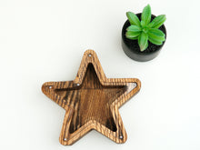 Įkelti vaizdą į galerijos rodinį, Medinė taupyklė žvaigždė (ruda, graviravimas)