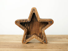 Įkelti vaizdą į galerijos rodinį, Medinė taupyklė žvaigždė (ruda, graviravimas)