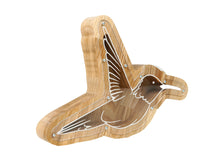 Įkelti vaizdą į galerijos rodinį, Medinė taupyklė kolibris (graviravimas)