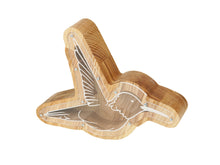 Įkelti vaizdą į galerijos rodinį, Medinė taupyklė kolibris (graviravimas)