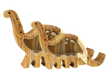 Įkelti vaizdą į galerijos rodinį, Medinė taupyklė dinozauras (ruda, graviravimas)