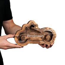 Įkelti vaizdą į galerijos rodinį, Medinė taupyklė motociklas ( 2 dydžiai, 3 spalvos, graviravimas)