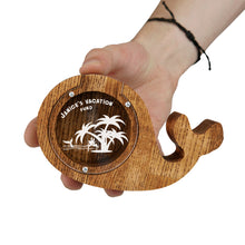 Įkelti vaizdą į galerijos rodinį, Medinė banginio formos taupyklė, Dovana jūros gyvūnų mylėtojams