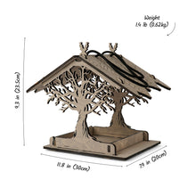 Įkelti vaizdą į galerijos rodinį, Pakabinama Medinė Lesyklėlė, Funkcionali ir Dekoratyvi Sodo bei Kiemo Detalė