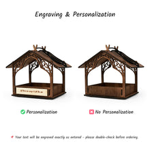 Įkelti vaizdą į galerijos rodinį, Personalizuota Medinė Paukščių Lesyklėlė, Rankų Darbo Pakabinama Lauko Dekoracija