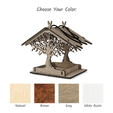 Įkelti vaizdą į galerijos rodinį, Pakabinama Medinė Lesyklėlė, Funkcionali ir Dekoratyvi Sodo bei Kiemo Detalė