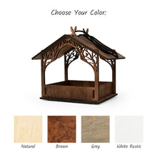 Įkelti vaizdą į galerijos rodinį, Personalizuota Medinė Paukščių Lesyklėlė, Rankų Darbo Pakabinama Lauko Dekoracija