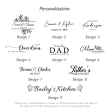 Įkelti vaizdą į galerijos rodinį, Personalizuota Ąžuolinė Pjaustymo Lenta, Praktiška Virtuvės Detalė, Puiki Dovana Vestuvėms ar Įkurtuvėms