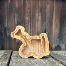 Įkelti vaizdą į galerijos rodinį, Medinė taupyklė ekskavatorius (2 dydžiai, 3 spalvos, graviravimas)