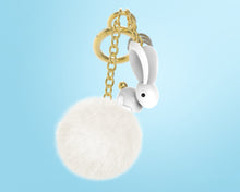 Įkelti vaizdą į galerijos rodinį, Raktų Pakabukas "Zuikių Mylėtojas"