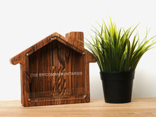 Įkelti vaizdą į galerijos rodinį, Didelė medinė taupyklė namas (graviravimas)