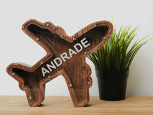 Įkelti vaizdą į galerijos rodinį, Medinė taupyklė lėktuvas (ruda, graviravimas)