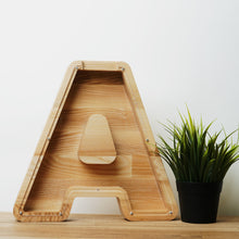 Įkelti vaizdą į galerijos rodinį, Didelė medinė taupyklė raidė (A-Ž, graviravimas)