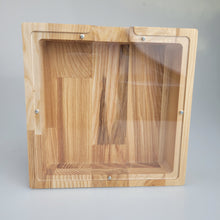 Įkelti vaizdą į galerijos rodinį, Medinė taupyklė kvadratas (graviravimas)