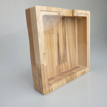 Įkelti vaizdą į galerijos rodinį, Medinė taupyklė kvadratas (graviravimas)