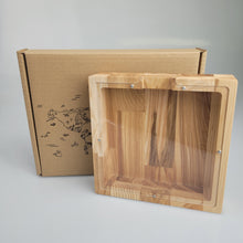 Įkelti vaizdą į galerijos rodinį, Medinė taupyklė kvadratas (graviravimas)